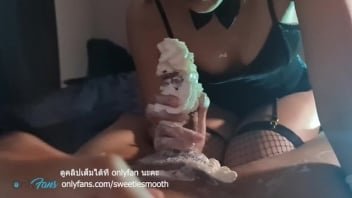 18 साल की असली थाई पोर्न क्लिप मीठे लिंग की वजह से व्हीप्ड क्रीम थाई लड़की अपने लिंग पर व्हिप्ड क्रीम डालती है और पतंग पकड़ती है।  बहुत स्वादिष्ट।  इसे मुंह में फट जाना चाहिए।